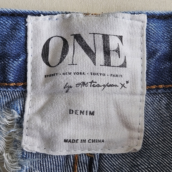 One‎ by One Teaspoon Cuffed Distressed Button Fly Denim Women's Shorts, Size 26 - Picture 6 of 7